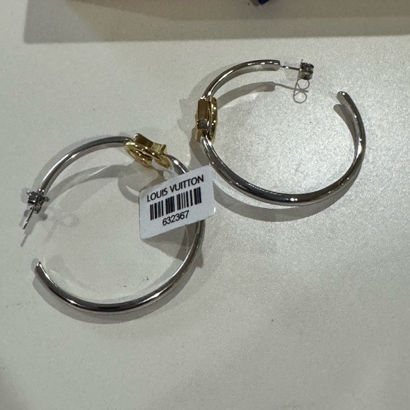 New with tag LV hoop earnings Louis Vuitton earrings - Picture 5 of 7